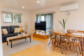 Prime location at Mt Eden- Cozy Vibe 3BR Home